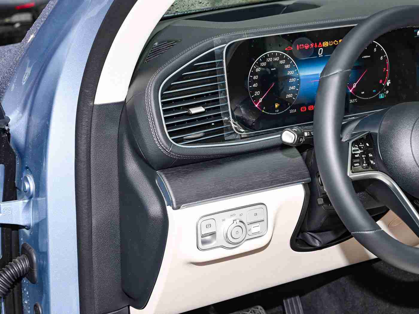 一小孩和妈妈摘萝卜还喊游戏:2024家庭SUV选购指南,安全科技与亲子出行的完美融合-1