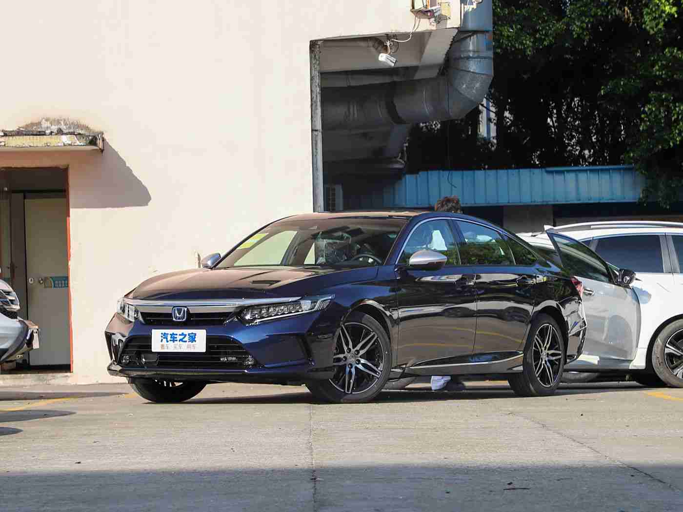 黄色三级软件:汽车安全系统新标准发布,三级防护技术让事故率降低三成-3