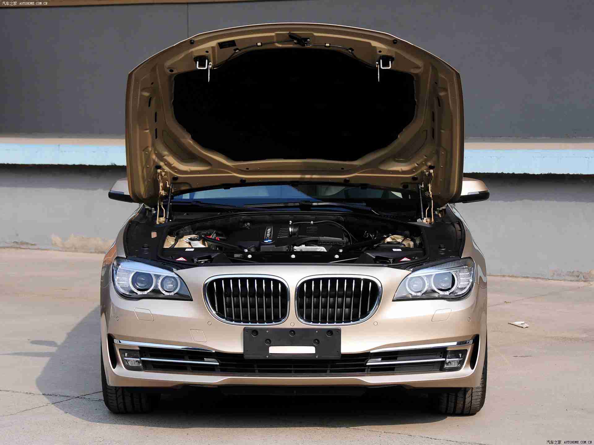 瑞典农民儿女:沃尔沃XC60深度测评,安全与环保的北欧座驾如何重塑实用主义新标准-1