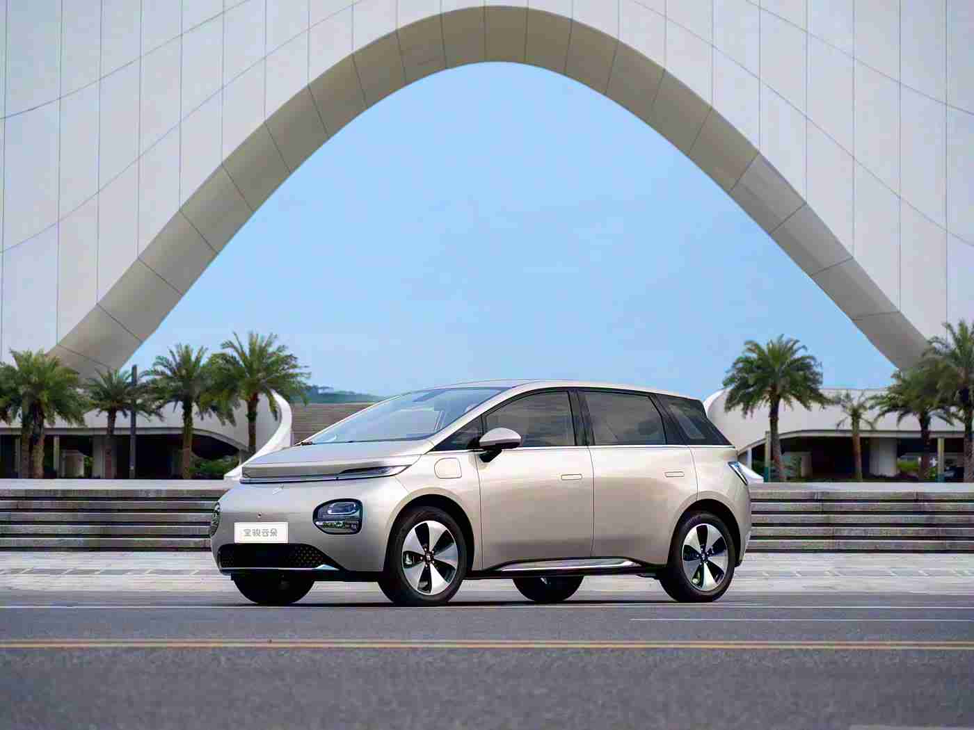 真人床上拔萝卜:车轮上的起居室,揭秘车内空间舒适新纪元-2