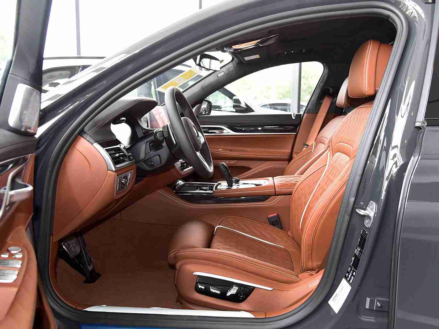 天美麻花星空有限公司电视剧:影视剧汽车植入热潮再起,智能电动车成新宠,现实购车攻略全解析-3