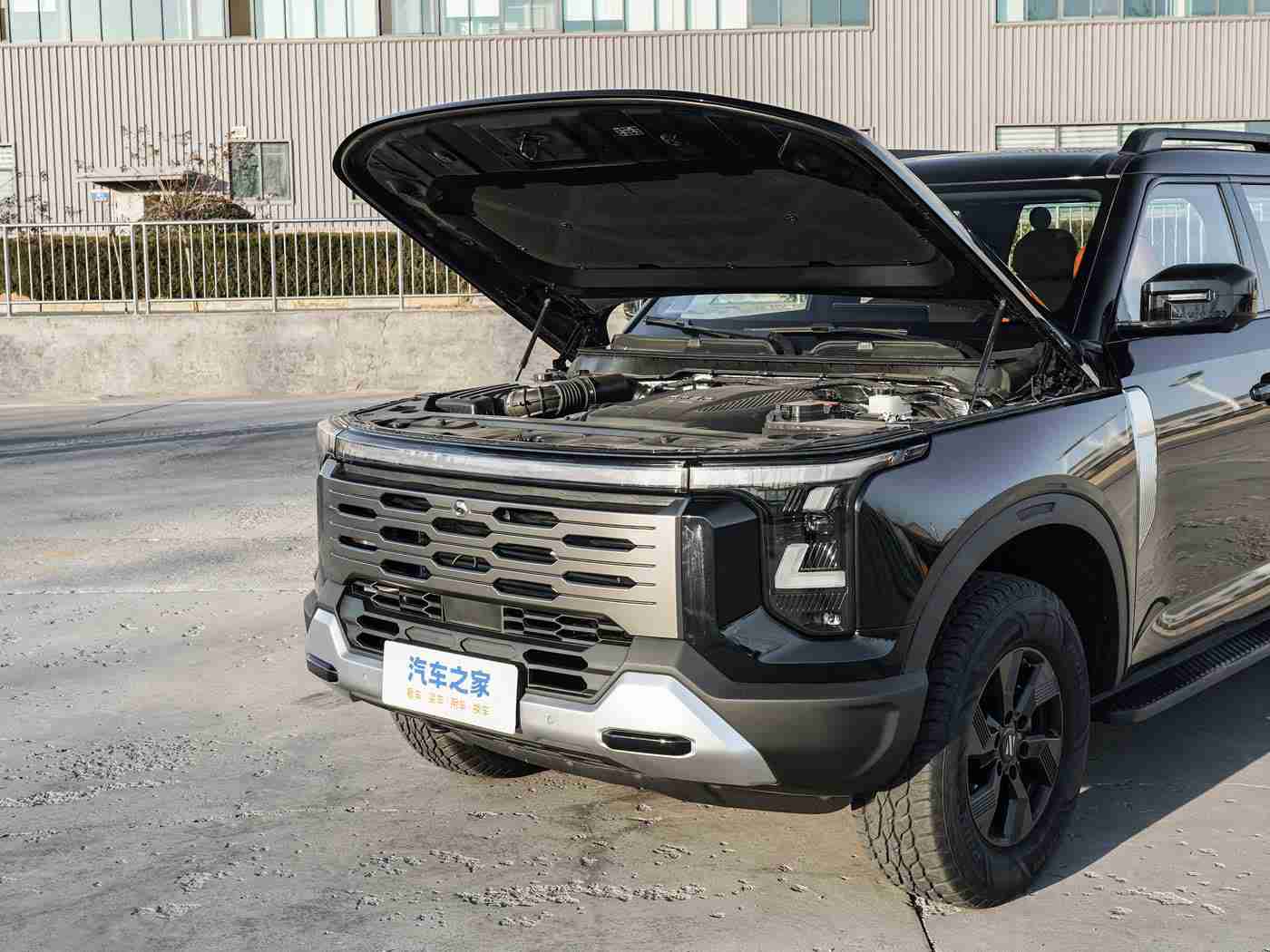 密桃av:柔美曲线邂逅先进科技,汽车视觉美学新趋势-1