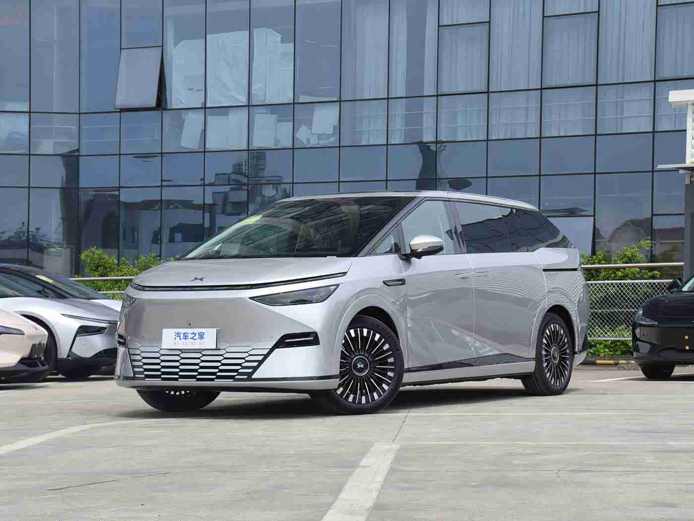 极品一线天粉嫩虎白馒头咸菜:2024汽车色彩趋势解析,白色与灰色如何选对爱车-1