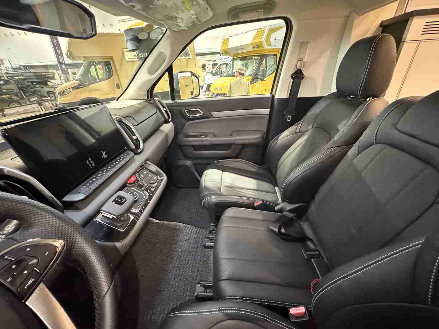 男人捅女人app：智能驾驶系统革新，人车交互如何重塑行车安全新纪元-3