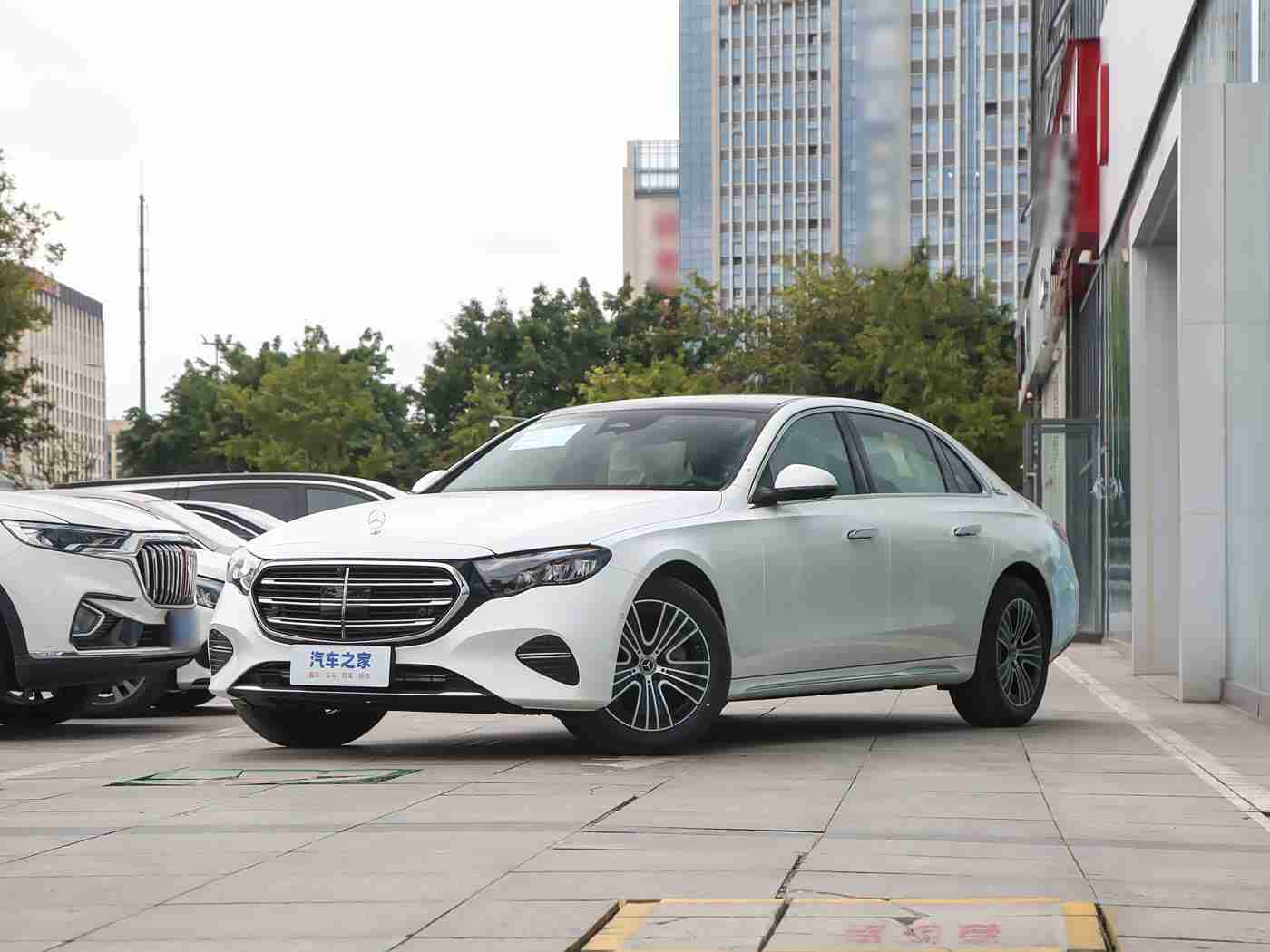 成人综合av：驾驭全能豪华，体验成熟座驾新境界-1