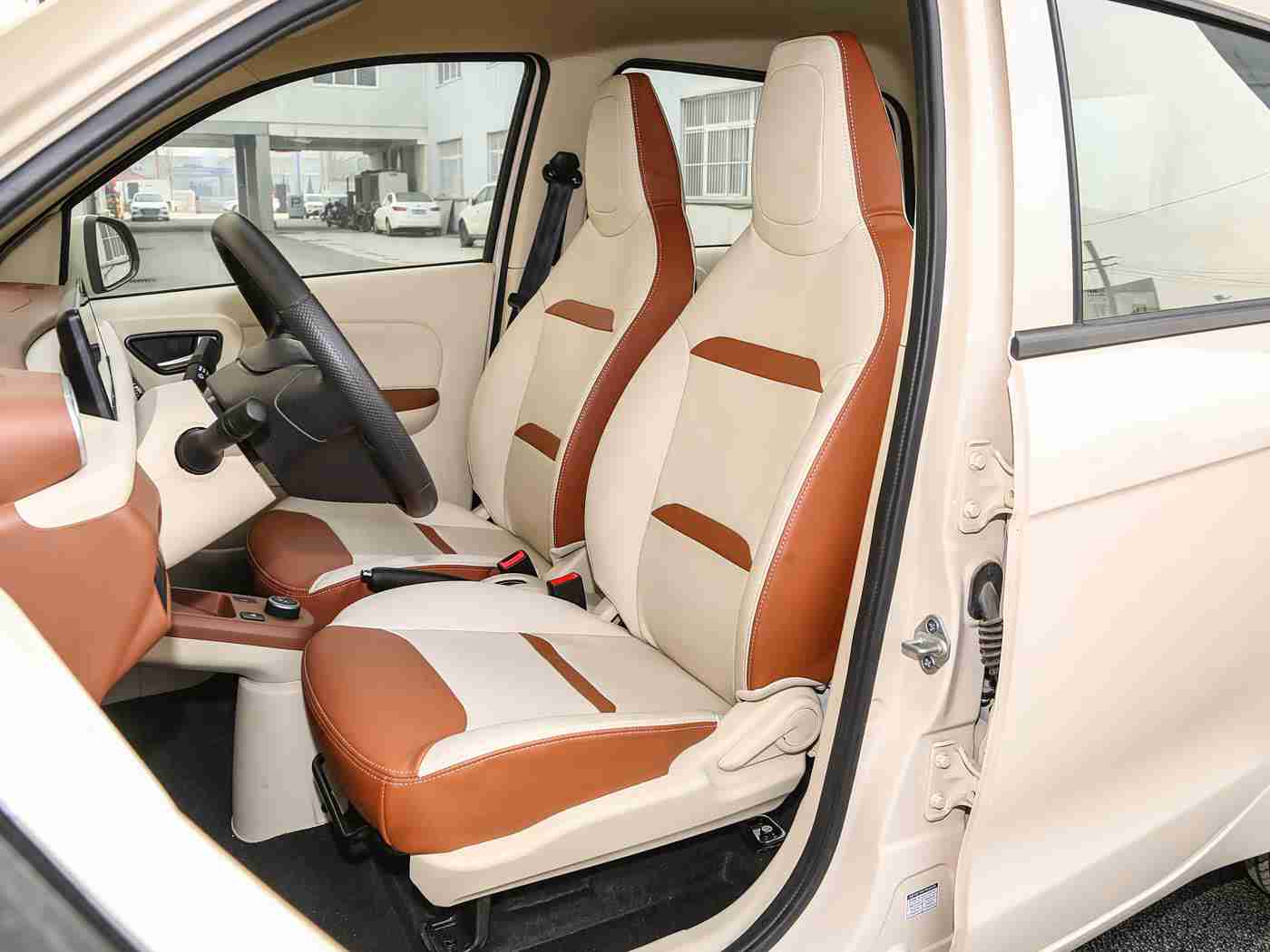 五月天婷婷丁香花：都市精致出行新选择，深度评测热门智能电动座驾-5