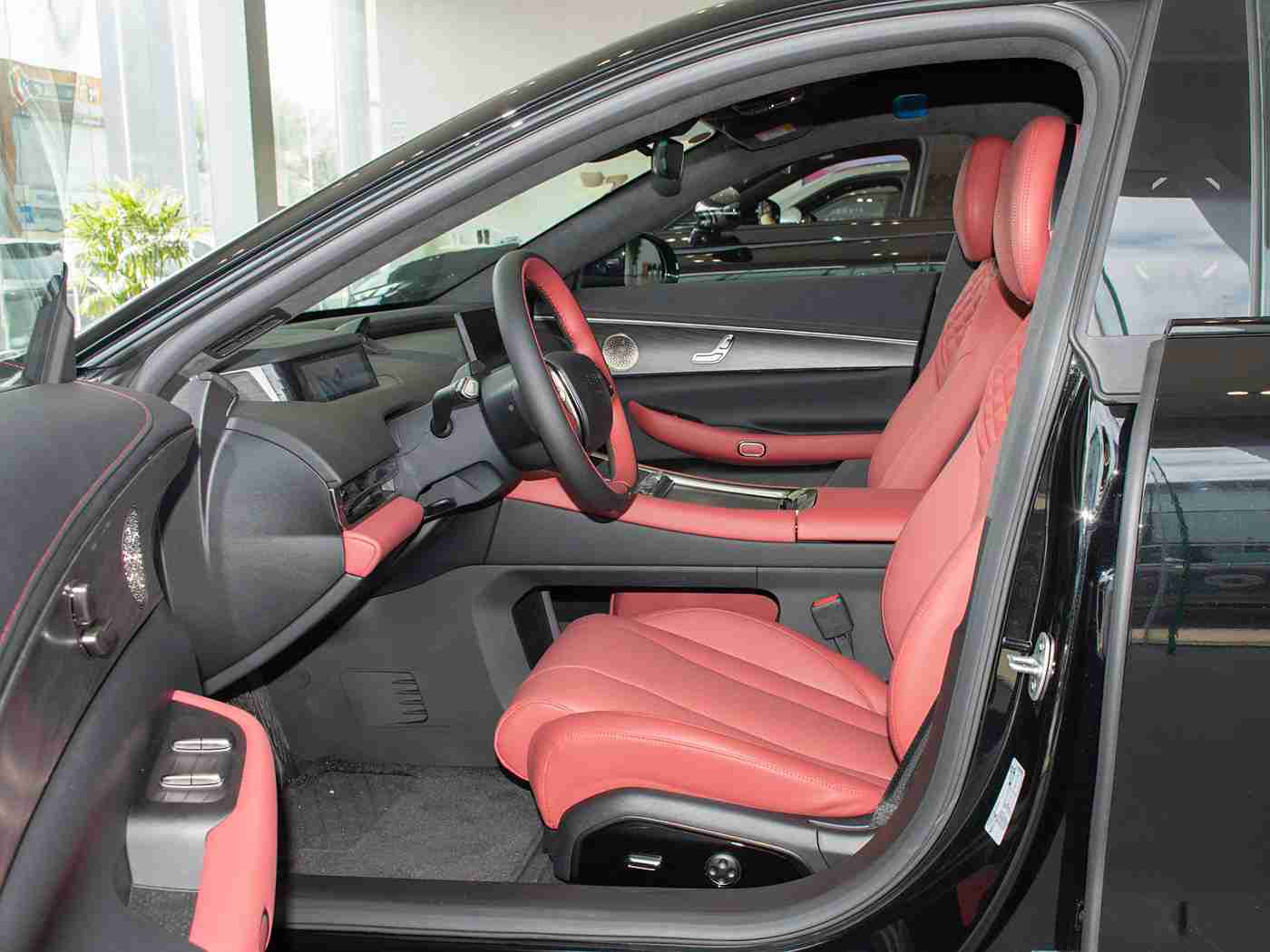 瑞典农民儿女:沃尔沃XC60深度测评,安全与环保的北欧座驾如何重塑实用主义新标准-2