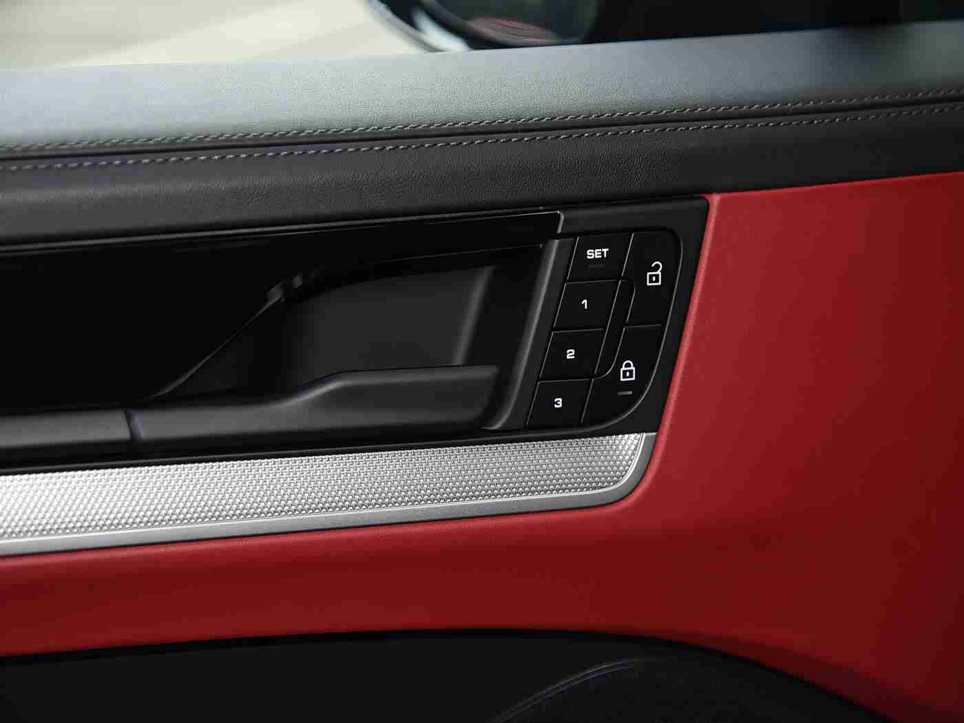 男生将困困申请女生的:破界之驭,刚柔并济的智能出行新纪元-2