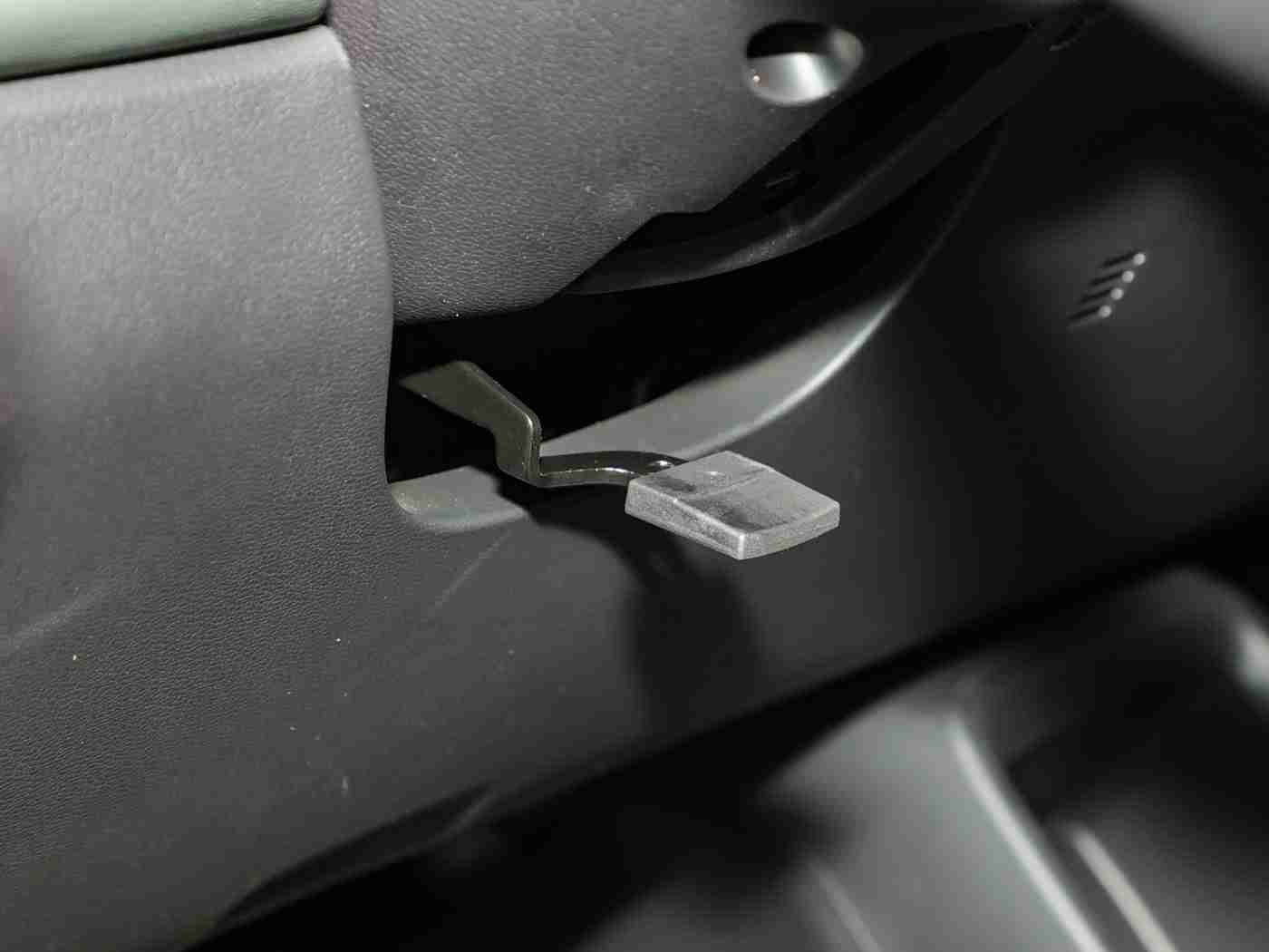 404黄片：复古浪潮席卷车坛，经典黄色跑车重现江湖-1