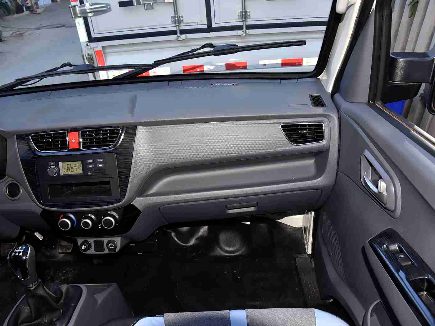 男生的香蕉插入女生的桃子:当四轮伙伴邂逅日常乐章,驶入生活缝隙的智慧之旅-2