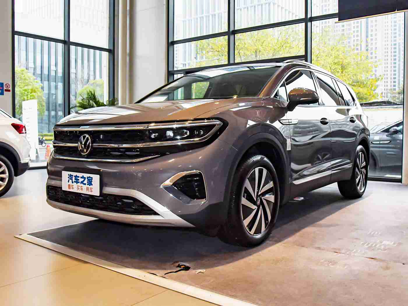 五月天婷婷丁香花：都市精致出行新选择，深度评测热门智能电动座驾-4