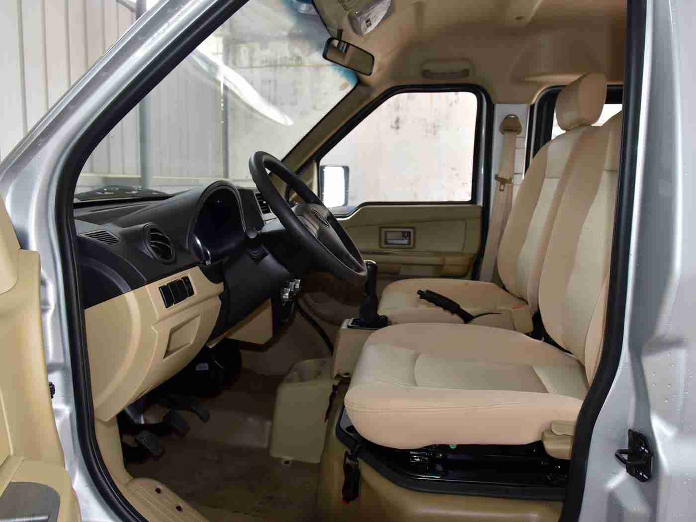 三上 初恋的回忆:经典敞篷跑车重生,现代MX-5如何延续纯粹驾驶乐趣-3