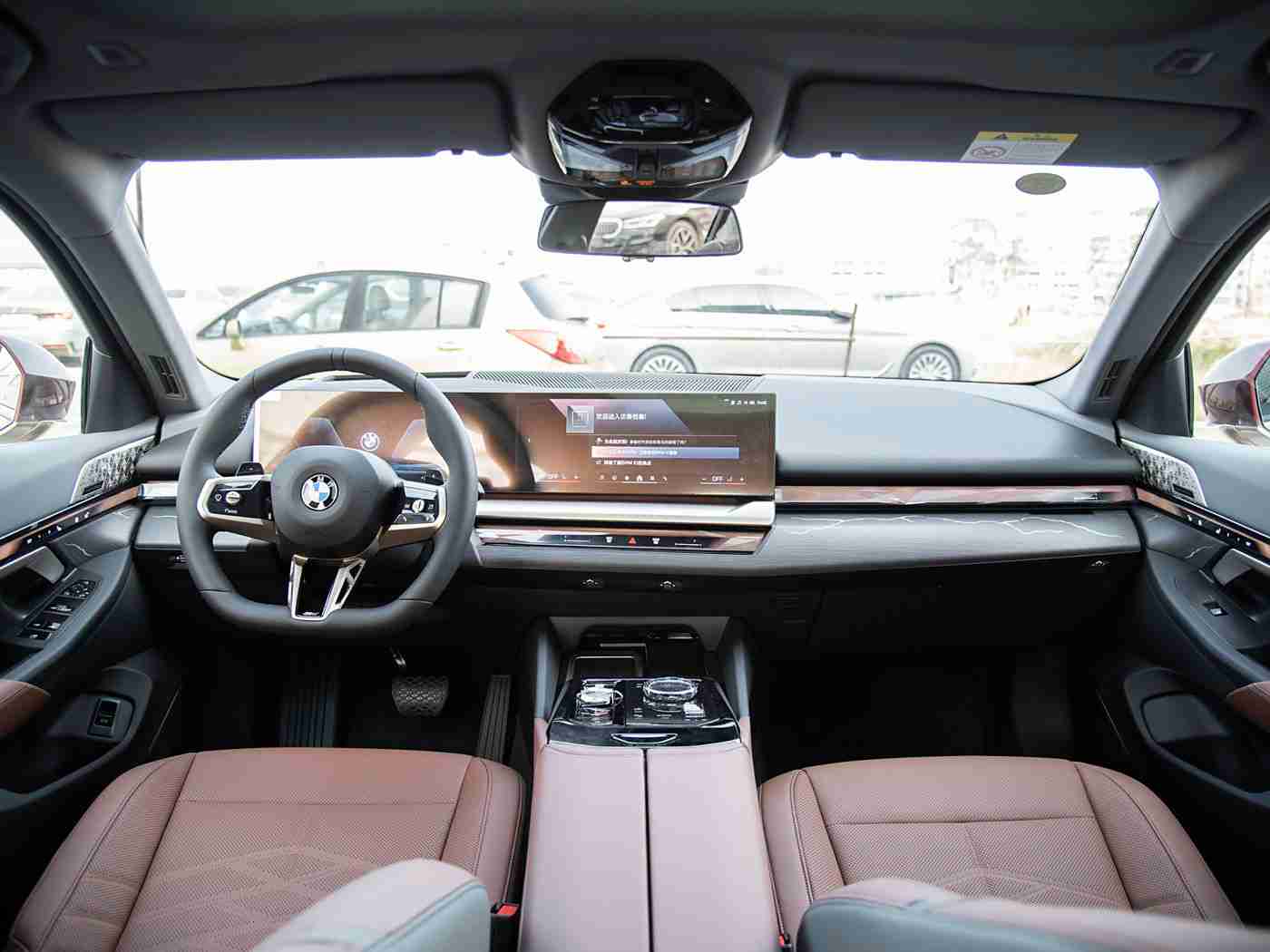 钟欣潼奶头被陈冠希看到了:驾驶安全新视角,从专注力到隐私防护的全方位守护-1