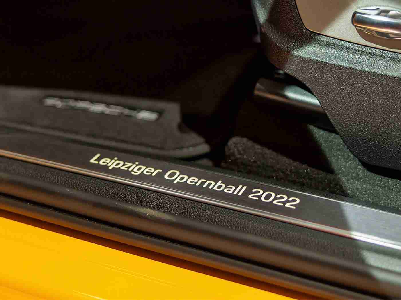 八重神子被丘丘人抓去繁衍后代:汽车安全科技新突破,实战攻略助你选对高防护座驾-3