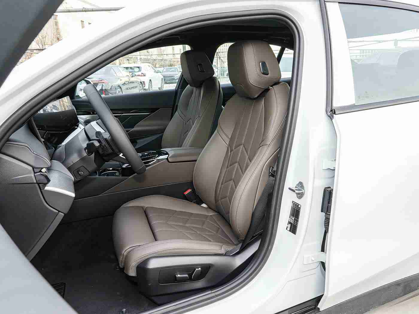 桃子AV:智能驾驶时代,甜蜜便利与安全挑战并存-5