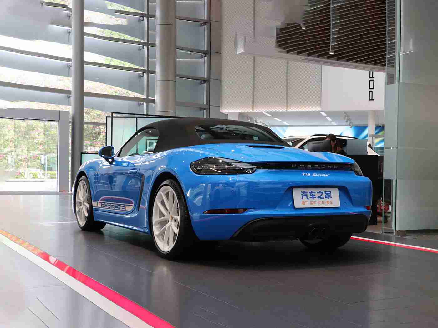 胡桃大站史莱姆:刚柔并济,汽车性能与智能科技的完美平衡-4