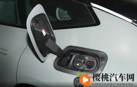 2359万买奥迪纯电车,外观运动续航扎实,奥迪E5值得选吗?-1