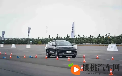 北京现代EO羿欧:1198万起的靠谱纯电SUV,到底值不值得买?-1