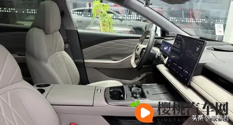 吉利银河星耀8系统变手机 玩家整活停不下来 穷鬼也能开豪车？-1