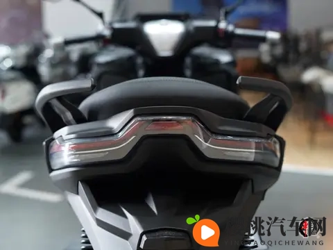 德系平台+国产价格,2025款无极SR4 Max中排踏板,售价29999元起-2