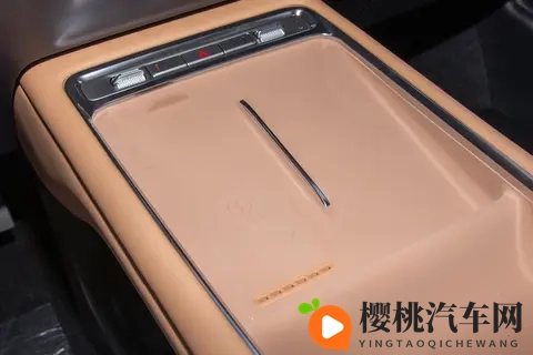 电滑门+三种动力加持,五菱星光730能否成为家庭出行新答案?-1