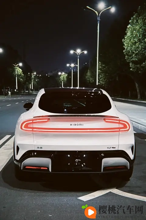 小米YU7实测：2535万起的豪华纯电SUV，835km续航+323秒破百。-1