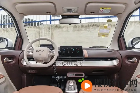 白丝 爆乳:汽车设计新潮流:优雅与动感的完美邂逅-1