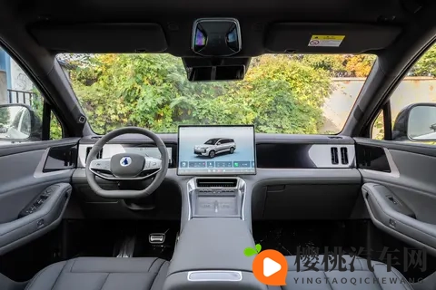 腾势N8L DM:全家人一起出游,大六座SUV该怎么选?-3