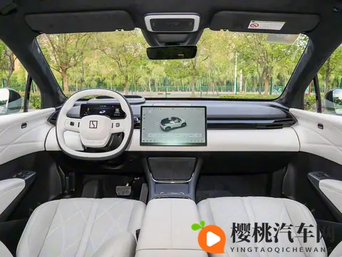 新款极氪X正式上市,新增“西雅图绿”配色,配置调整,会畅销吗-2