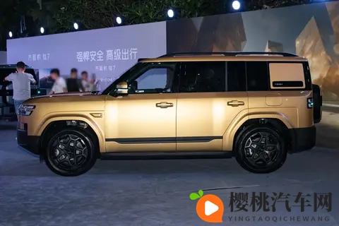 比亚迪又上硬菜,大五座+四驱,续航1300km-3