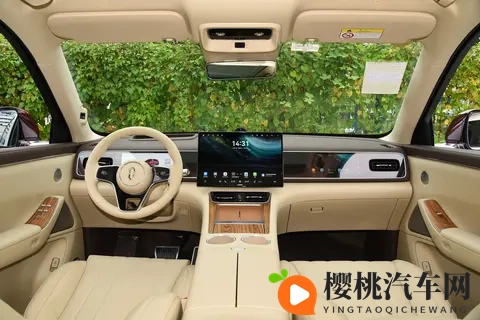 25款乐道L90，纯电续航605km，轴距3110mm，173+8后排大屏-1