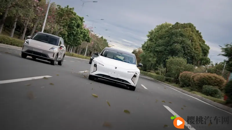 2026款星海S7轿跑颜值与实用空间的双重惊喜-1