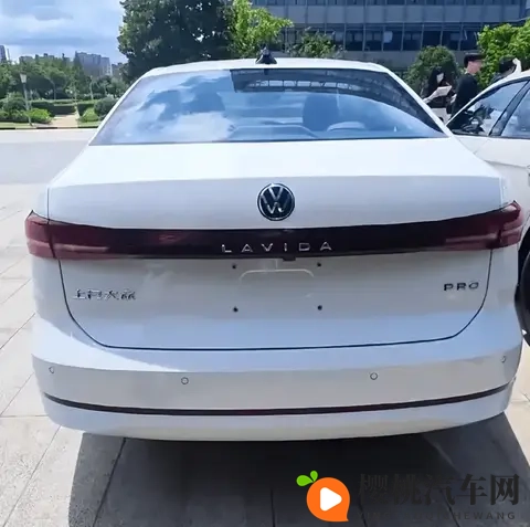 或将于11月正式上市 上汽大众朗逸Pro下线-3