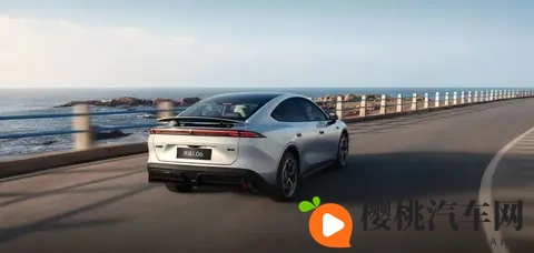 深蓝L06 标配激光雷达 磁流变悬架 预售价1399万起-3