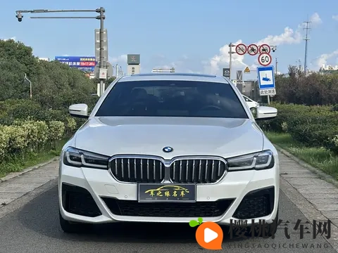 姬小满裸体 开腿：《姬小满大胆展示，姿势独特引人瞩目》-3