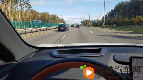 外媒试驾深蓝S05:为何这款中国电动车在白俄罗斯被疯抢?-3