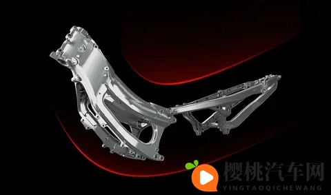 钱江900三缸ADV和600双缸踏板车正式曝光!-2