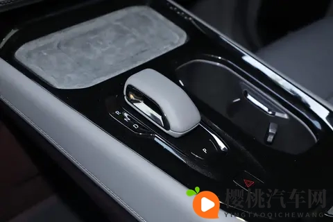 重塑豪华MPV:极氪009七座过道版,能否成为多口之家的理想座驾?-2