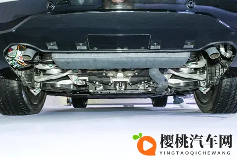 1300km 续航 + 零重力座椅！腾势 N8L 把家庭 SUV 的舒服焊死了-2