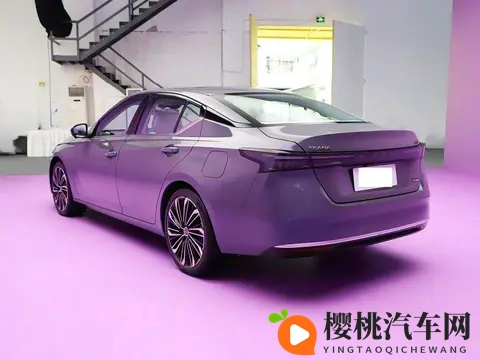 全新天籁PLUS实车亮相,配备鸿蒙座舱,外观更年轻,搭载20T+CVT-2