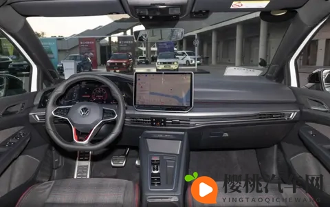 想买性能“小钢炮”，不妨看看26款高尔夫GTI，德系调校有韵味？-3