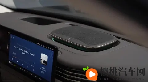 移动的艺术品，大V博主镜头下的智己LS9与陆家嘴光影秀-1