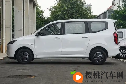 新车 售548万元起,全新五菱宏光燃油版上市,15升动力_可选7座-1