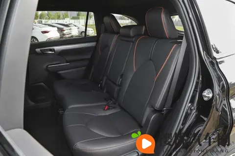 保守妻子的3p经历:保守女性意外涉足三人行的秘密经历-3