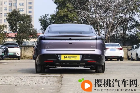 星纪元ES 25款增程版:1570km续航+469马力,家用商用双优之选-3