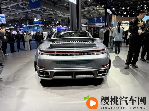 一级毛卡片：汽车轻量化新突破，复合材料引领未来驾驶体验-2