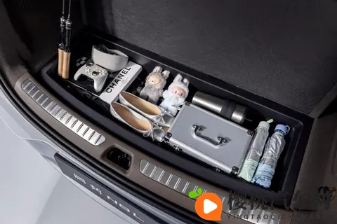 卡戴珊RayJ无删减在线：卡迪拉克XT5：奢华SUV，尽享驾驶乐趣-3