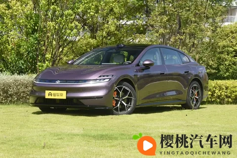 岚图泰山3799万起,竞争对手问界m8、理想L9-1