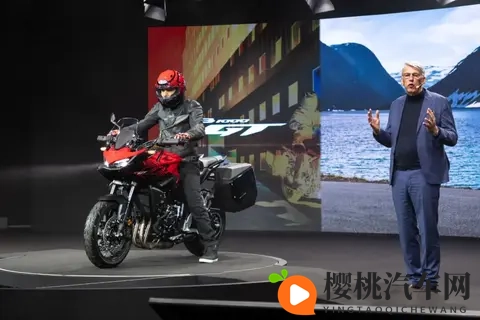 米兰车展丨HONDA CB1000GT 发布，会和自家NT1100冲突？-2