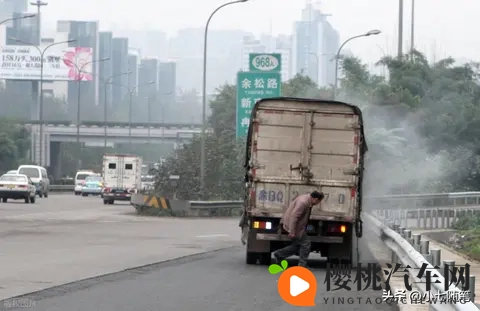 应急车道换胎扣12分?老司机都踩过的坑,说清楚合法操作边界-3